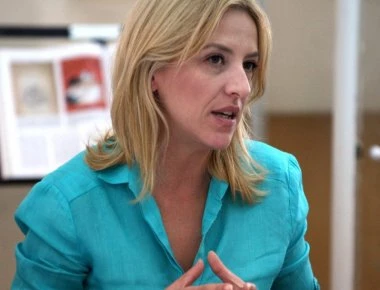 Συνάντηση Δούρου με AHEPA - Για τη συνέχιση κοινών δράσεων στήριξης των πυρόπληκτων